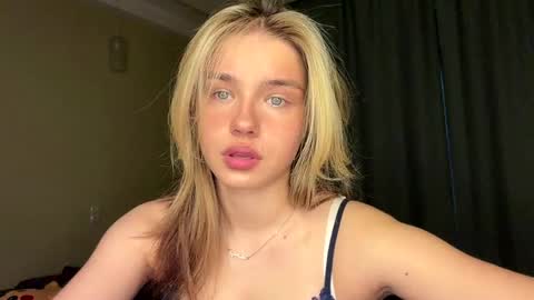 Snapshot of laurineleconey chatting on April 2026 09:25:01 AM Bella online show from April 2026 09:25:01 AM