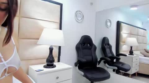 Laurin Rivas online show from October 2025 01:44:01 PM