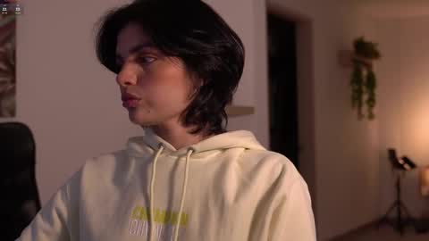 Snapshot of laurita_4 chatting on March 2026 01:28:02 PM laurita_4 online show from March 2026 01:28:02 PM