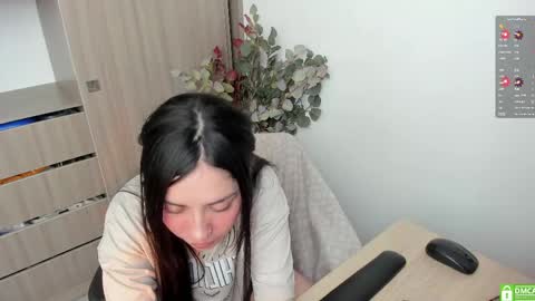 Snapshot of lauryn_chills chatting on May 2026 06:59:01 PM Lauryn online show from May 2026 06:59:01 PM