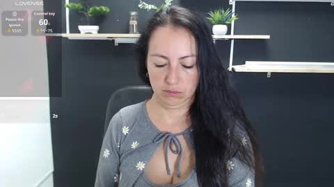 Snapshot of lauryn_jones chatting on June 2026 07:30:01 PM Laury online show from June 2026 07:30:01 PM