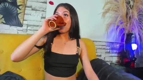 Snapshot of laurynandnarem chatting on April 2026 04:41:01 AM Laury and Narem online show from April 2026 04:41:01 AM