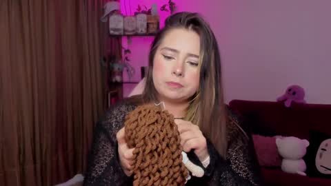 Snapshot of lauu_r chatting on January 2025 03:19:02 AM online show from January 2025 03:19:02 AM