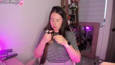 Snapshot of lauu_r chatting on October 2025 10:34:02 PM online show from October 2025 10:34:02 PM