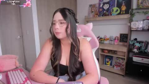 Snapshot of lauu_r chatting on March 2026 08:56:02 PM online show from March 2026 08:56:02 PM