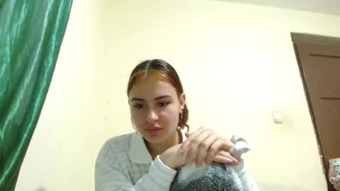 lauxury_d online show from May 2026 10:11:02 PM