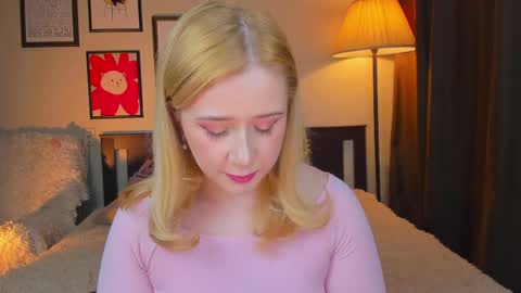 Snapshot of lavender_tender chatting on April 2026 10:18:01 AM Lav online show from April 2026 10:18:01 AM
