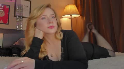 Snapshot of lavender_tender chatting on May 2026 09:13:01 PM Lav online show from May 2026 09:13:01 PM