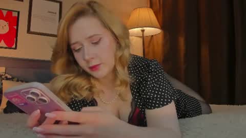 Snapshot of lavender_tender chatting on June 2026 04:54:02 AM Lav online show from June 2026 04:54:02 AM