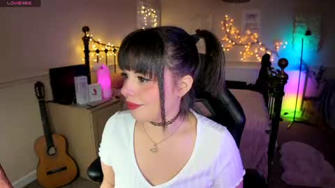 Snapshot of lavenderrzz19 chatting on June 2026 03:18:01 PM Lavenderrzz online show from June 2026 03:18:01 PM