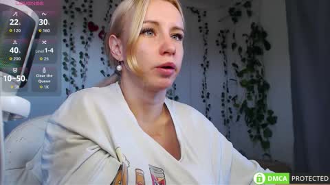 Mia online show from September 2025 09:54:02 AM