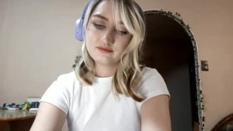 Snapshot of lawanalezama chatting on November 2025 10:27:01 AM Ann online show from November 2025 10:27:01 AM