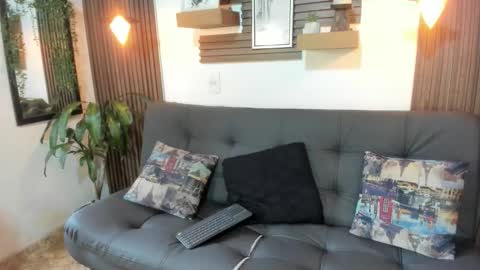 Layla online show from November 2025 09:36:01 PM