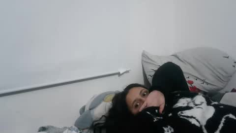 Layla online show from November 2025 03:40:02 AM