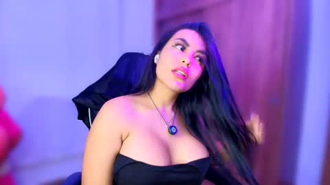 Layla online show from April 2026 04:57:01 AM