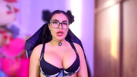 Layla online show from April 2026 09:20:01 PM