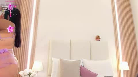 Laylaa Smith  online show from October 2025 11:02:01 AM