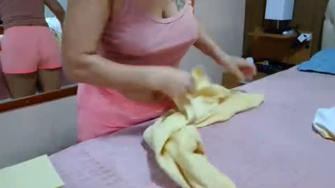 Snapshot of laylabrasil chatting on April 2026 06:00:01 PM kelly online show from April 2026 06:00:01 PM