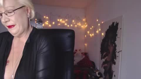 Layla online show from December 2024 05:58:02 AM