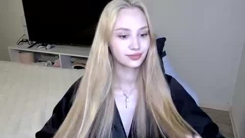 Snapshot of laylapretty001 chatting on June 2026 05:12:01 AM LaylaPretty001 online show from June 2026 05:12:01 AM