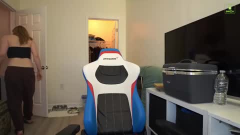 Layla Universe online show from November 2025 05:32:02 AM