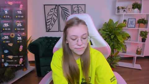 layriantavee online show from February 2025 01:19:02 PM