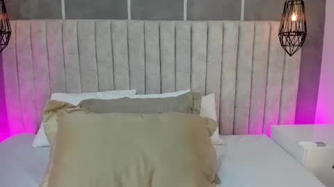    online show from October 2025 06:37:01 PM