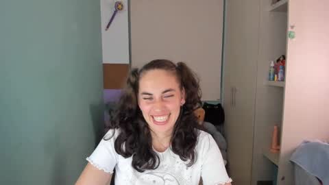 Snapshot of leah_sm chatting on January 2025 06:00:01 AM Laura online show from January 2025 06:00:01 AM