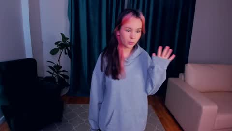 Luna online show from April 2026 08:14:01 PM