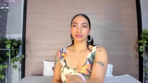 Snapshot of leamonroe__ chatting on June 2026 12:27:01 PM Hey Im Lea online show from June 2026 12:27:01 PM