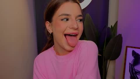 Sophie online show from April 2026 09:39:33 PM