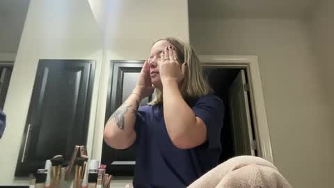 Snapshot of leanneluxecouple chatting on October 2025 10:34:02 AM leanneluxecouple online show from October 2025 10:34:02 AM