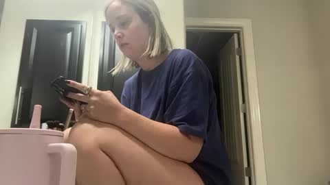 Snapshot of leanneluxecouple chatting on October 2025 10:23:02 AM leanneluxecouple online show from October 2025 10:23:02 AM
