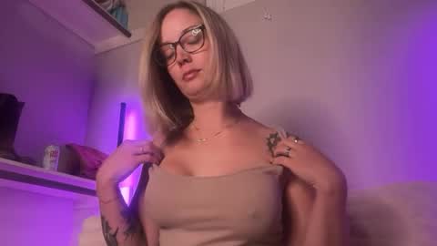 Snapshot of leanneluxecouple chatting on October 2025 01:03:02 AM leanneluxecouple online show from October 2025 01:03:02 AM