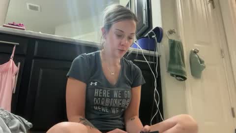 Snapshot of leanneluxecouple chatting on October 2025 10:26:02 AM leanneluxecouple online show from October 2025 10:26:02 AM