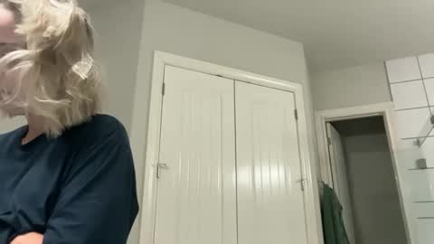 Snapshot of leanneluxecouple chatting on October 2025 10:38:02 AM leanneluxecouple online show from October 2025 10:38:02 AM