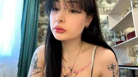 Snapshot of leanorabollman chatting on April 2026 03:19:02 PM Kiki online show from April 2026 03:19:02 PM