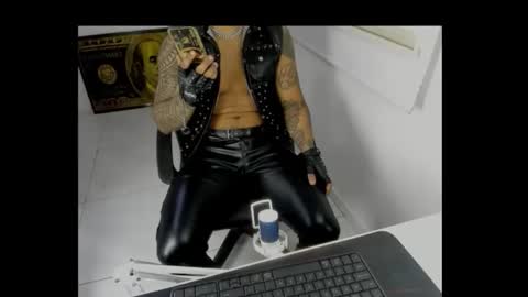 Snapshot of leather_king_of_bitches chatting on April 2026 12:48:02 AM leather_king_of_bitches online show from April 2026 12:48:02 AM