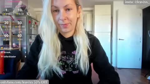 Snapshot of leavixx chatting on October 2025 10:00:02 AM LeaVixx online show from October 2025 10:00:02 AM