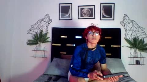 Snapshot of lee_roses chatting on June 2026 07:25:01 PM leeh online show from June 2026 07:25:01 PM