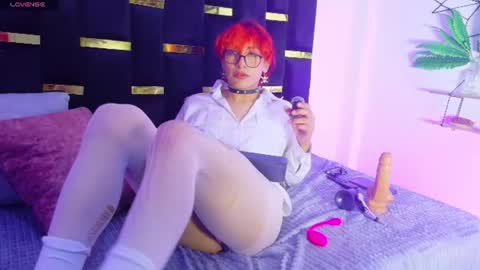 Snapshot of lee_roses chatting on June 2026 02:21:01 PM leeh online show from June 2026 02:21:01 PM