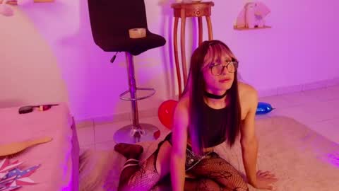 Snapshot of lee_roses chatting on July 2026 01:06:01 PM leeh online show from July 2026 01:06:01 PM
