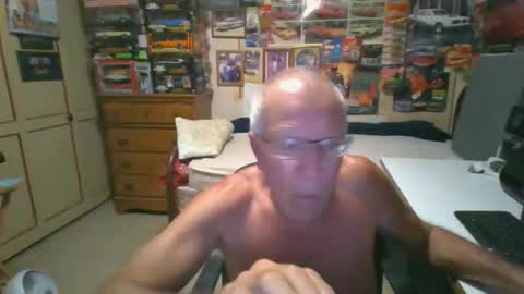 Snapshot of leezamm1132 chatting on May 2026 09:27:01 AM leezamm1132 online show from May 2026 09:27:01 AM