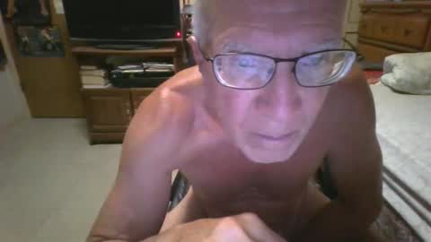 Snapshot of leezamm1132 chatting on June 2026 01:44:02 AM leezamm1132 online show from June 2026 01:44:02 AM