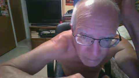 Snapshot of leezamm1132 chatting on June 2026 01:11:01 AM leezamm1132 online show from June 2026 01:11:01 AM