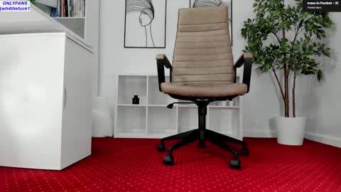 Elle  online show from March 2026 09:21:02 AM