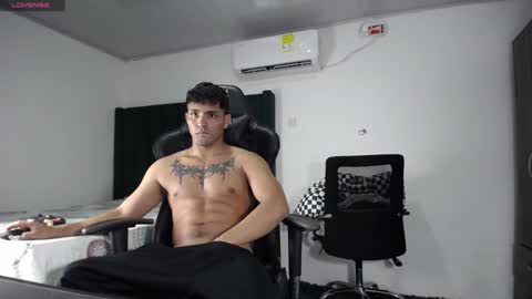 Snapshot of lei_77 chatting on December 2024 12:10:02 AM Lei online show from December 2024 12:10:02 AM