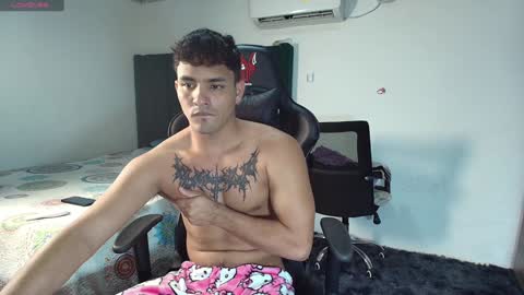 Snapshot of lei_77 chatting on January 2025 01:18:02 AM Lei online show from January 2025 01:18:02 AM