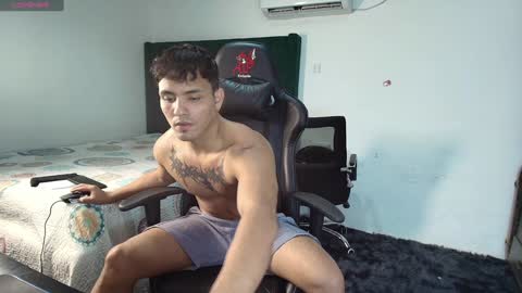 Snapshot of lei_77 chatting on February 2025 12:22:02 AM Lei online show from February 2025 12:22:02 AM