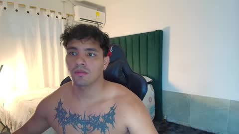 Snapshot of lei_77 chatting on November 2025 09:25:02 PM Lei online show from November 2025 09:25:02 PM